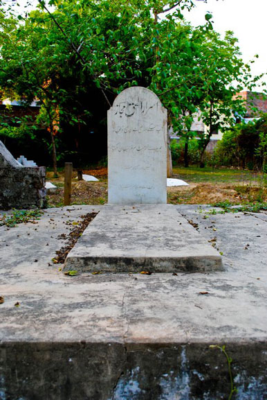 Majaz Grave at Nishatganj Kabristan, Lucknow